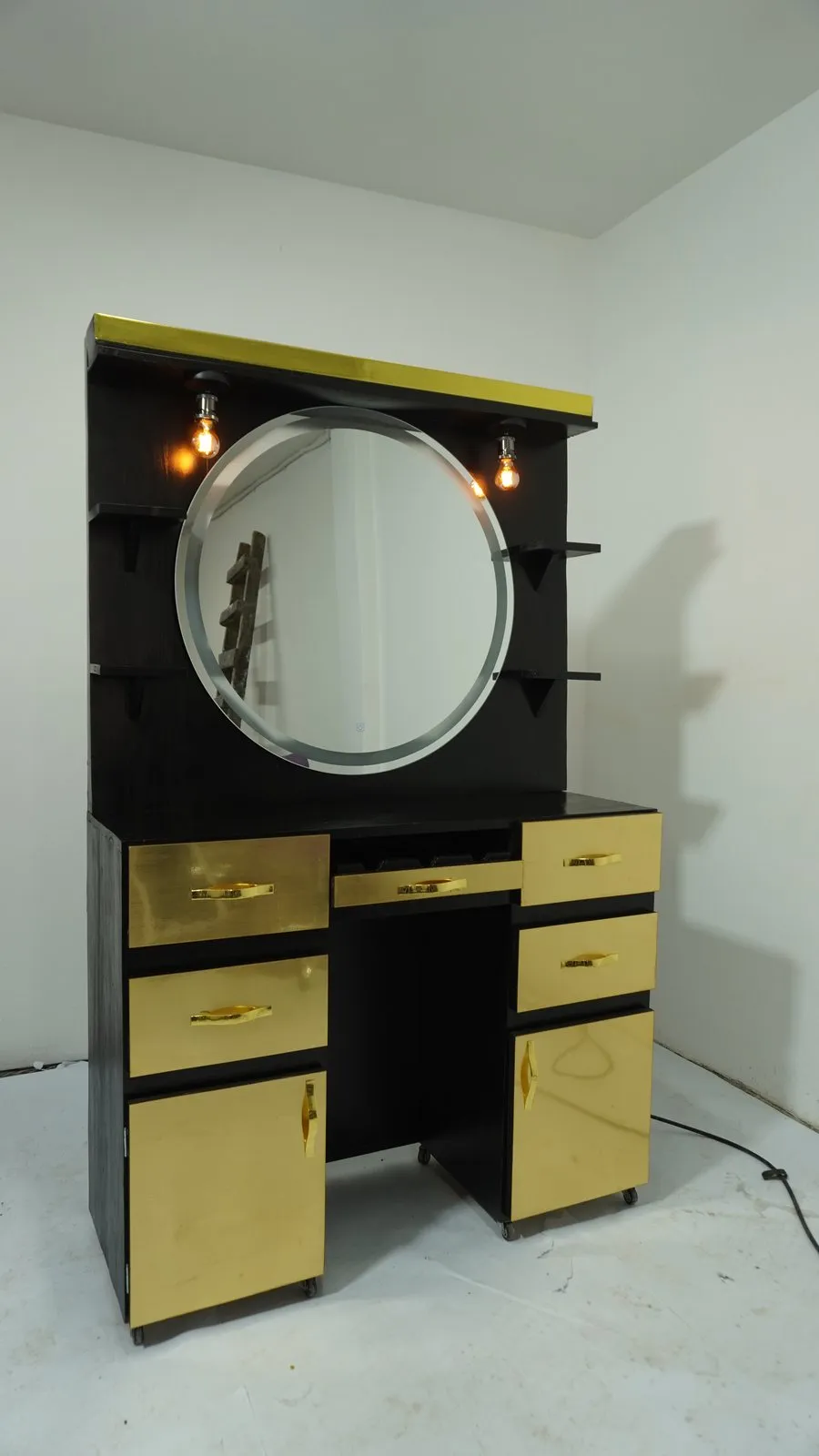 Tocador Milán negro y dorado fabricado por Muebles Pulido