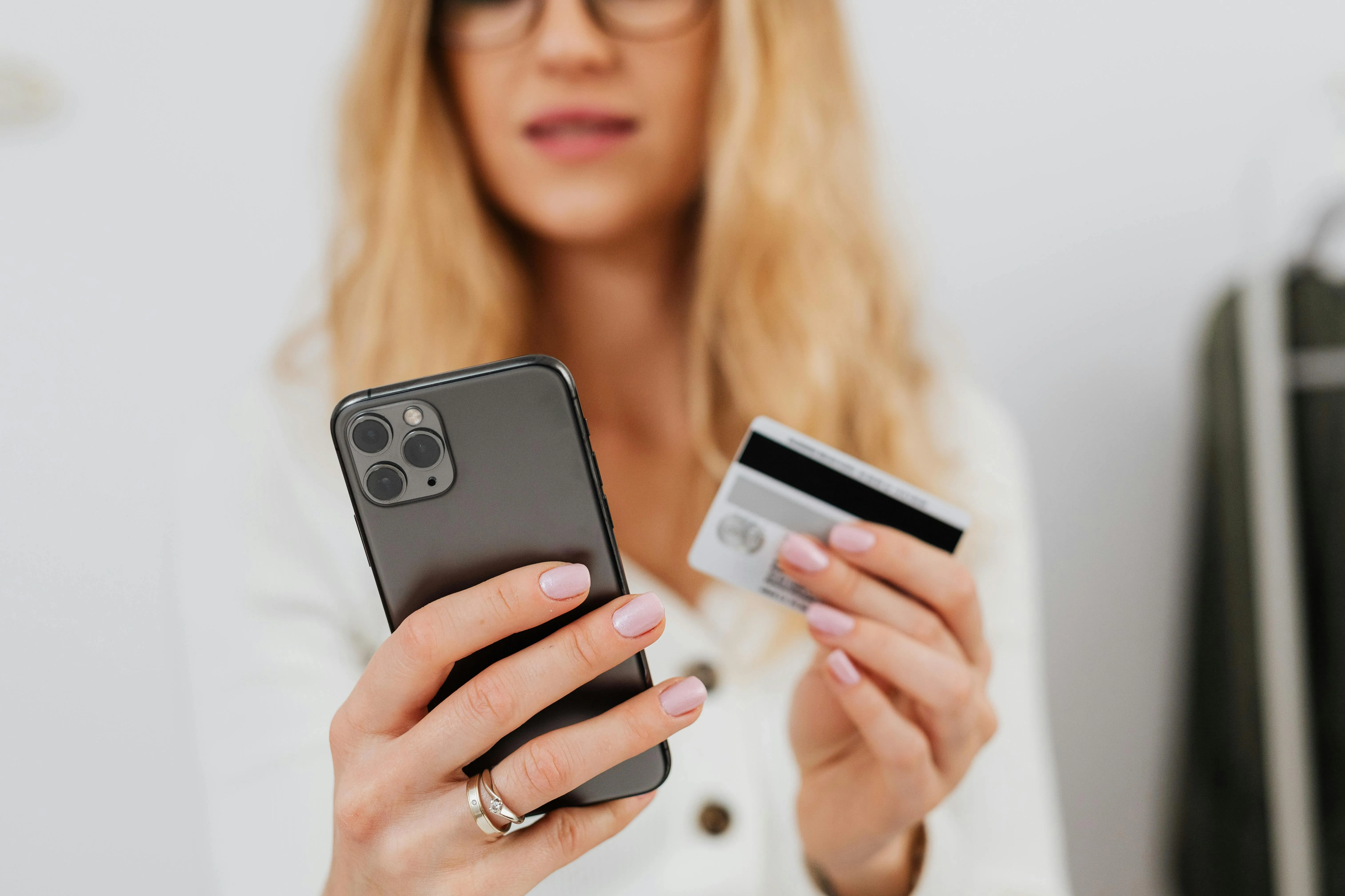 Cliente comprando en una tienda online de México impulsada por campañas de publicidad digital