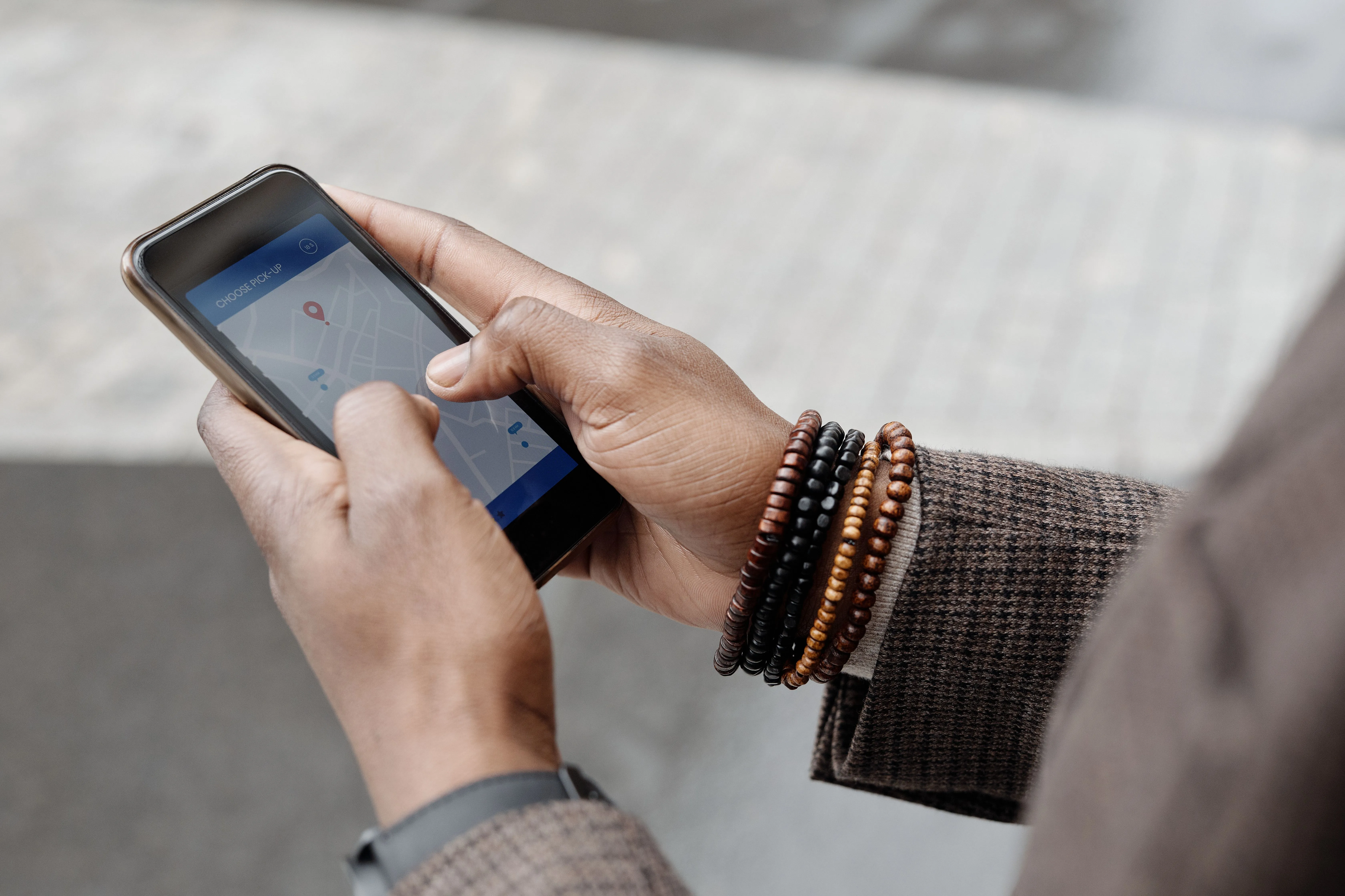 Cliente buscando un negocio local de la CDMX en Google Maps y el Map Pack