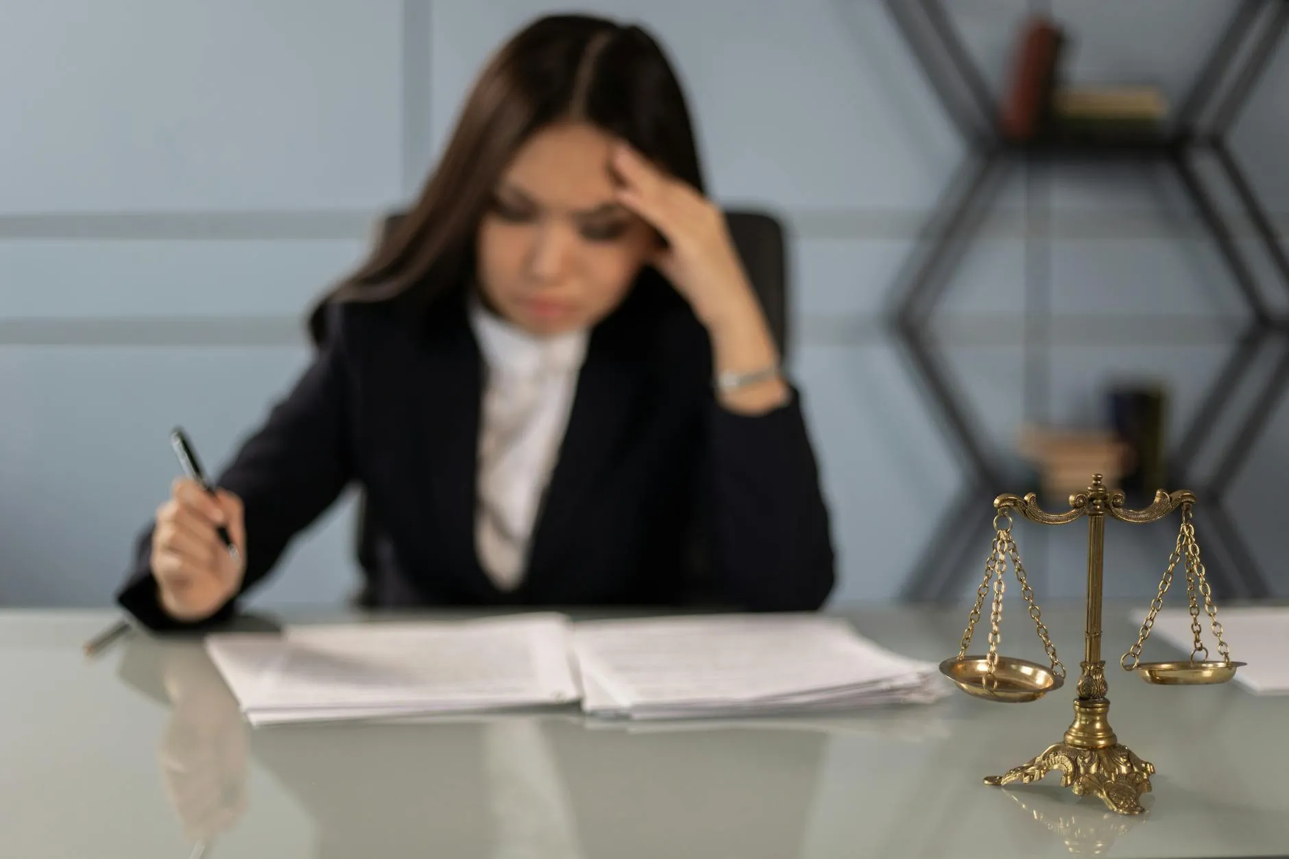 Redes Sociales para Abogados en Bogota: Como Conseguir Clientes con LinkedIn e Instagram